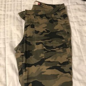 Camo skinny fit pants with pockets